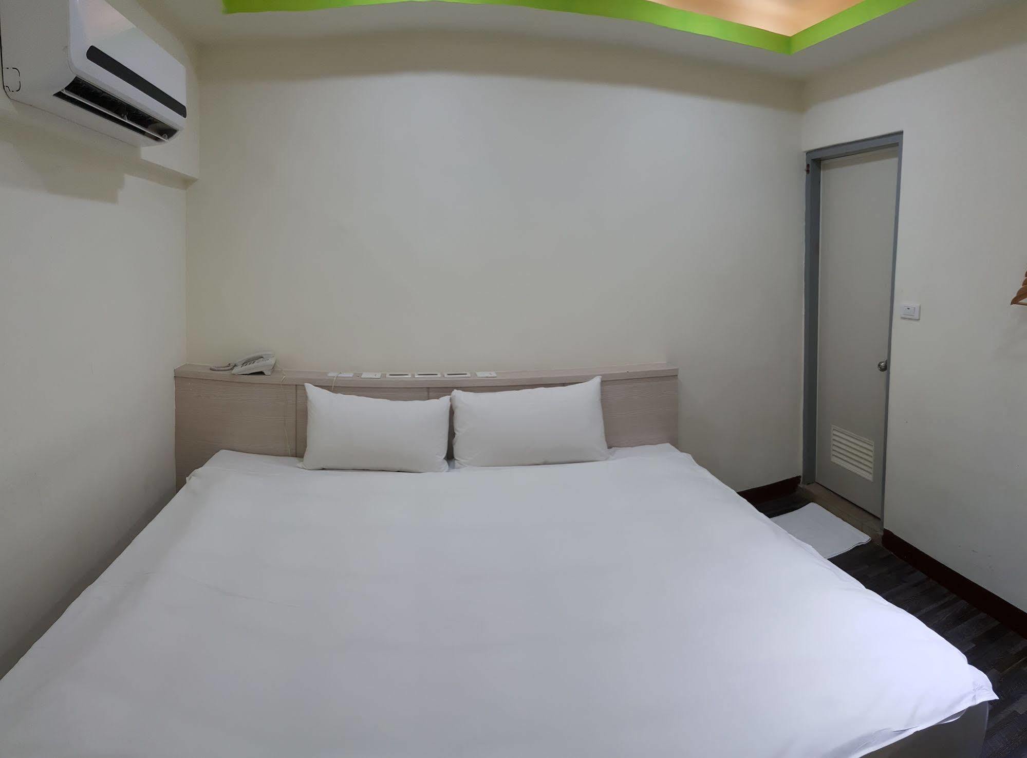 Well Live Hotel Douliu Exterior foto